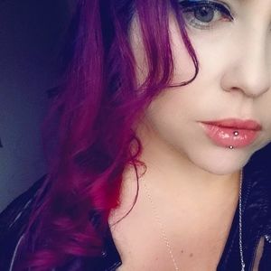 Meet your Posher, Cassandra